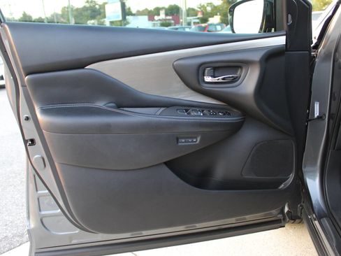 Used 2017 Nissan Murano Platinum w/ Platinum Technology Package FWD image 10