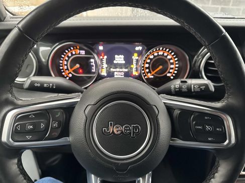 Used 2020 Jeep Wrangler Unlimited Sahara AWD/4WD image 24