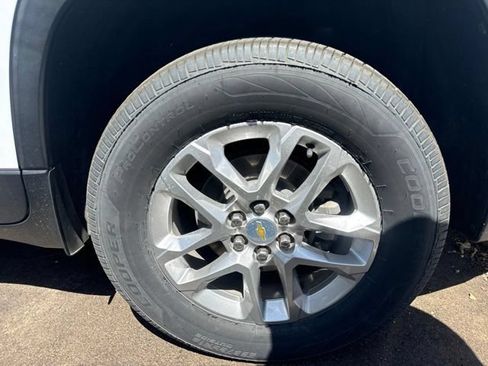 Used 2022 Chevrolet Traverse LS FWD image 5