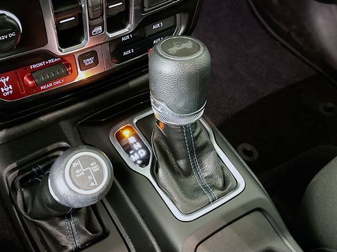 Used 2023 Jeep Wrangler Unlimited Rubicon 4xe AWD/4WD image 24