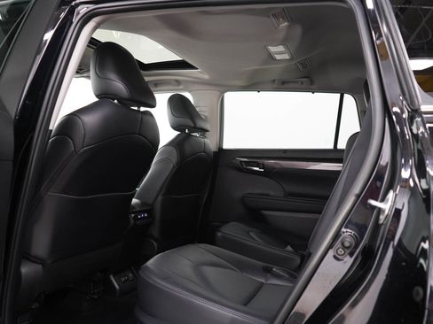 Used 2024 Toyota Highlander Limited AWD/4WD image 19