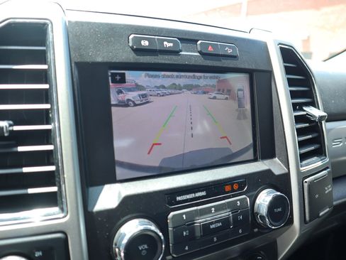 Used 2019 Ford F250 Lariat w/ Chrome Package image 16