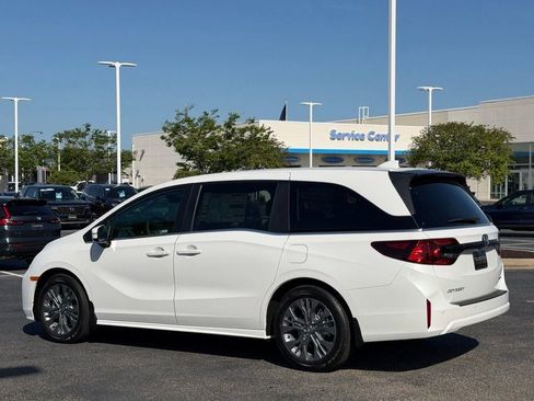 New 2026 Honda Odyssey Touring image 9