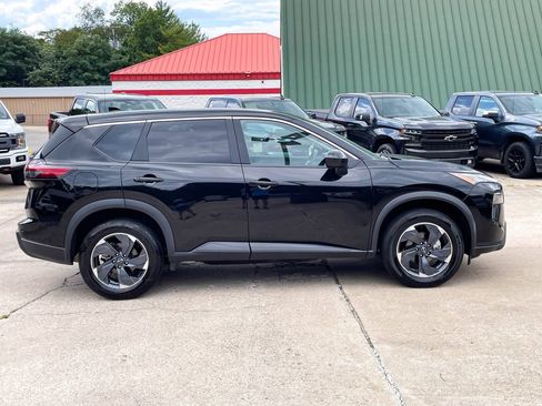 Used 2024 Nissan Rogue SV FWD image 4