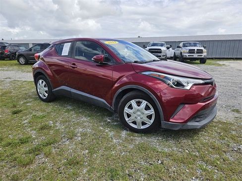 Used 2019 Toyota C-HR LE image 3