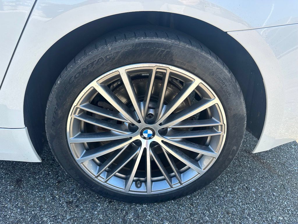 Used 2017 BMW 540i xDrive AWD/4WD image 9
