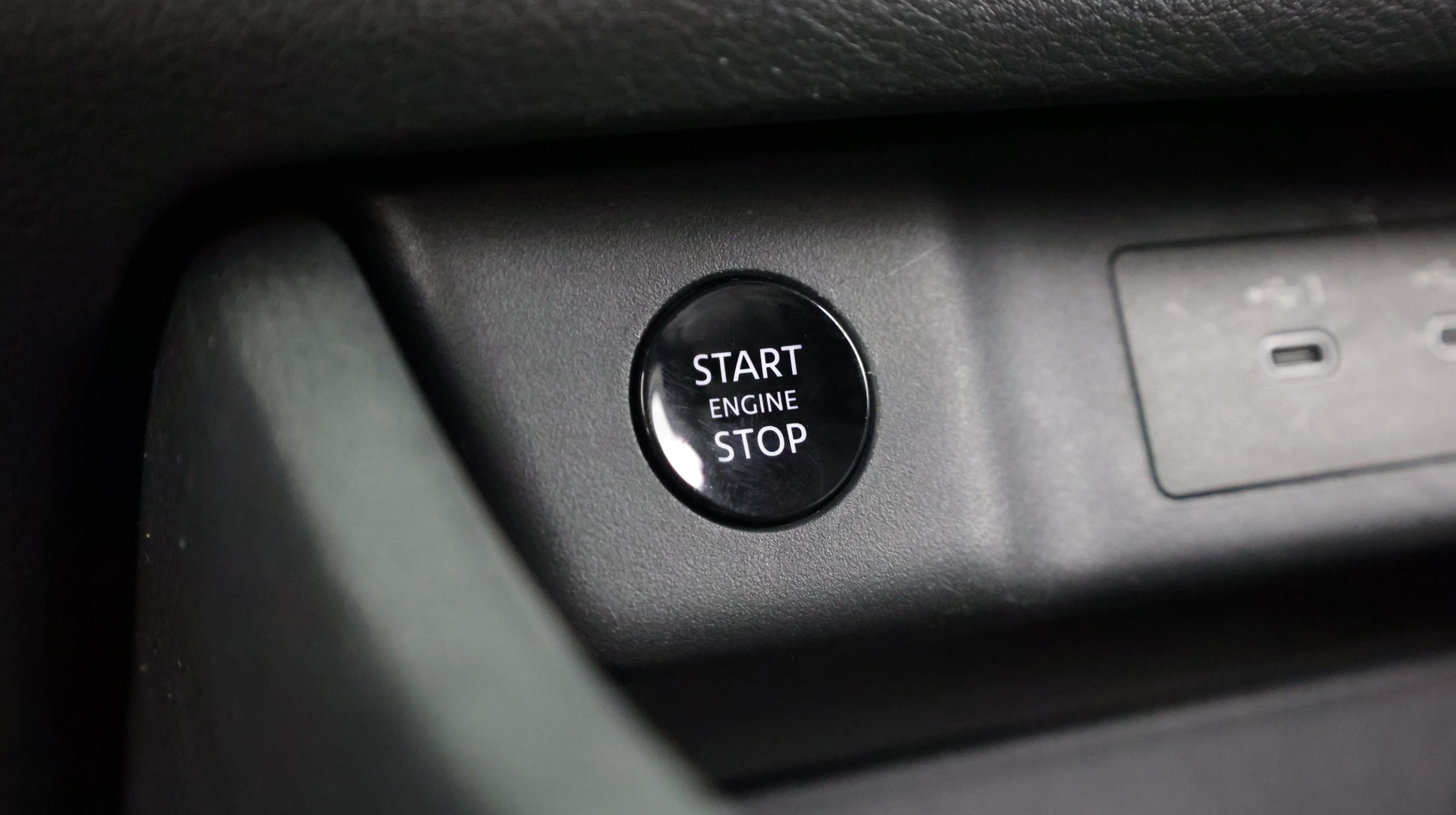 Used 2025 Nissan Rogue SV AWD/4WD image 19