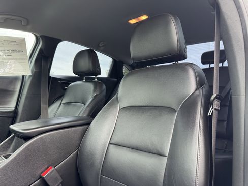 Used 2018 Chevrolet Malibu LT w/ Leather Package FWD image 13