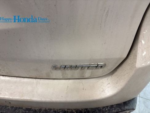 Used 2017 Toyota Highlander Limited Platinum image 16