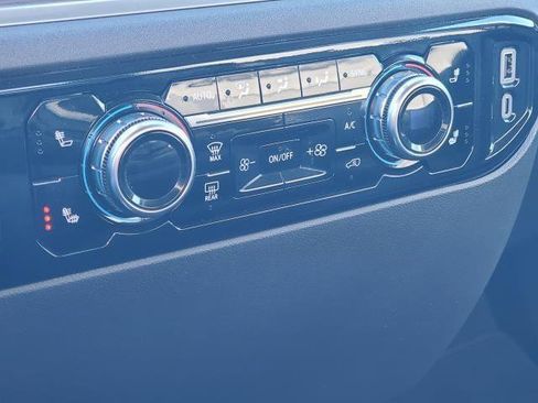 Used 2025 GMC Sierra 1500 SLT image 19