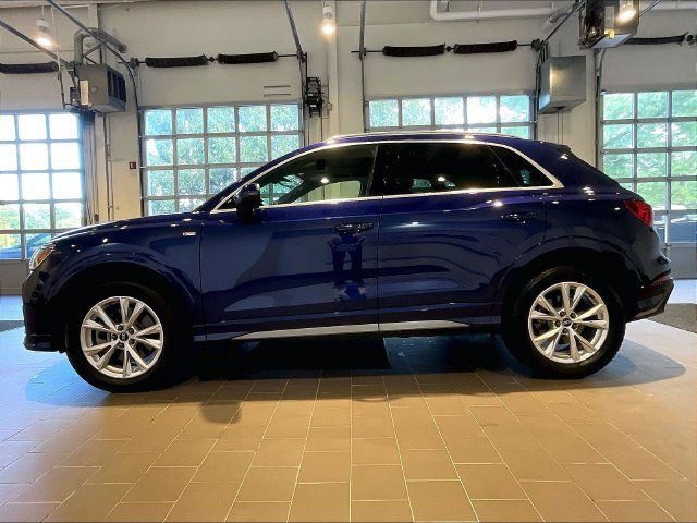 Used 2024 Audi Q3 2.0T Premium w/ Convenience Package AWD/4WD image 3