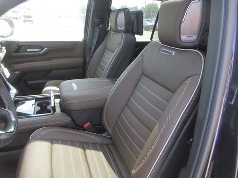New 2026 GMC Yukon Denali Ultimate AWD/4WD image 11
