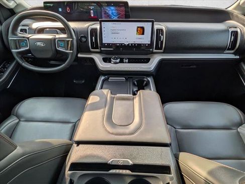 Used 2025 Ford Expedition Active AWD/4WD image 17