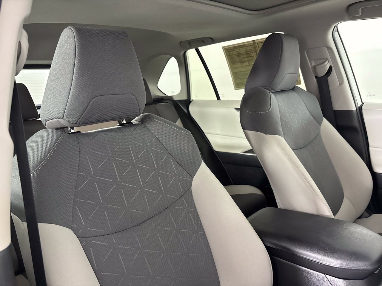 Used 2019 Toyota RAV4 XLE AWD/4WD image 30