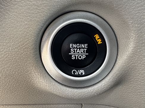 Used 2023 Chrysler Pacifica Touring-L FWD image 20