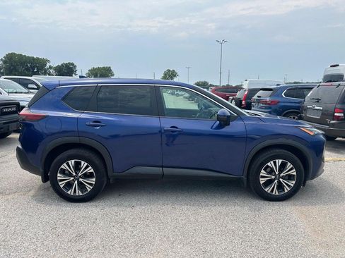 Used 2022 Nissan Rogue SV AWD/4WD image 2