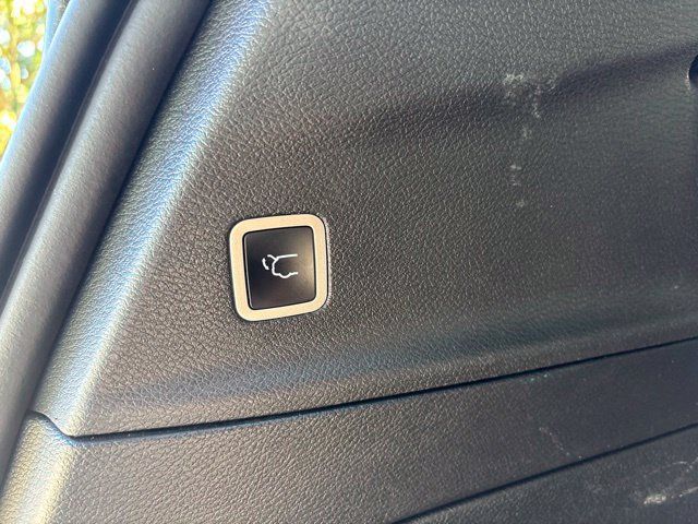 Used 2025 Chrysler Pacifica Limited FWD image 10