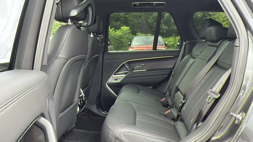 Used 2026 Land Rover Range Rover SE AWD/4WD image 24