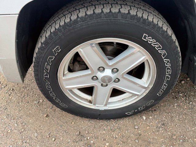 Used 2010 Jeep Patriot Latitude AWD/4WD image 11