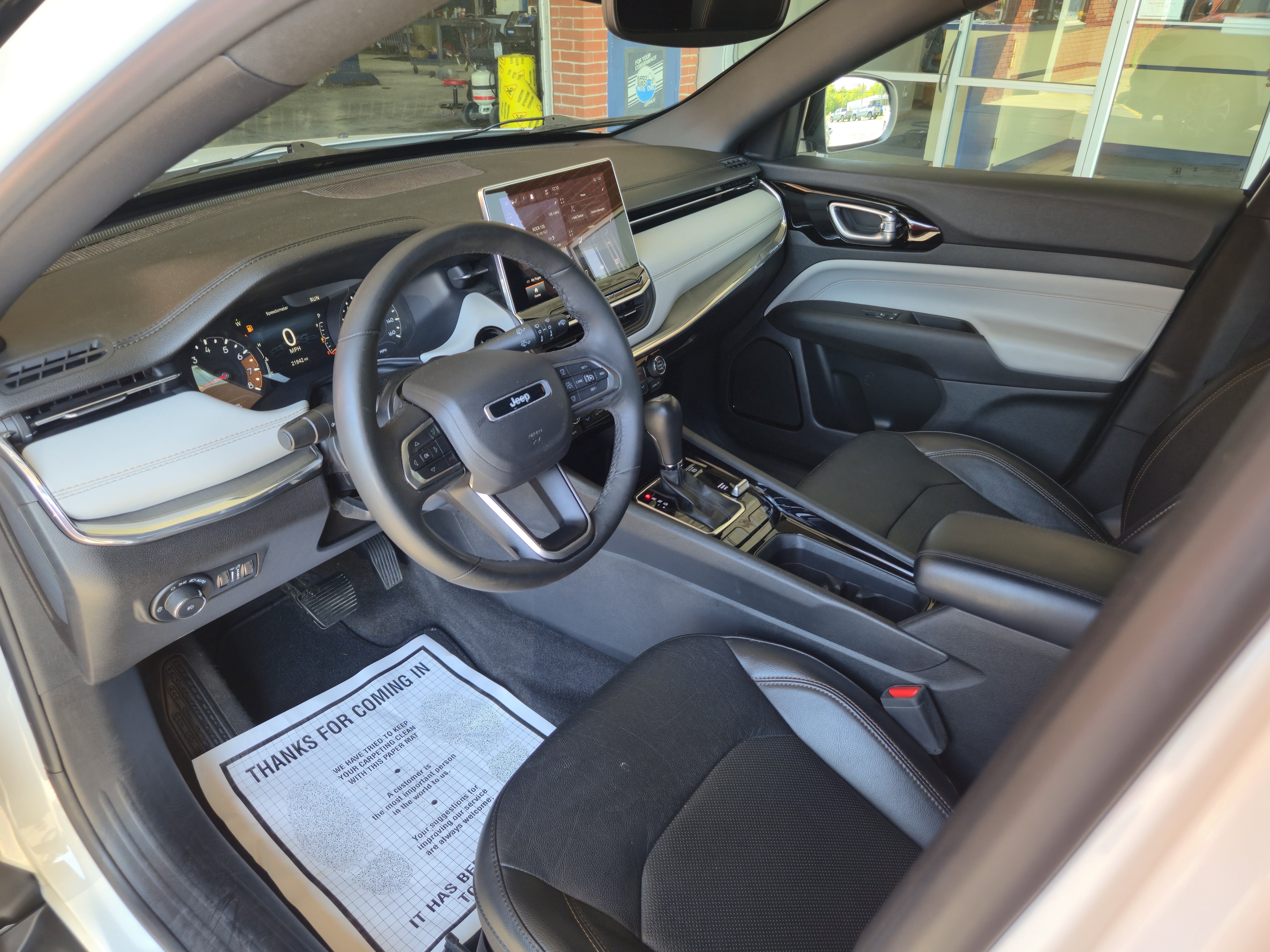 Used 2023 Jeep Compass Limited AWD/4WD image 9