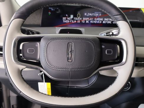 New 2025 Lincoln Navigator Reserve image 3