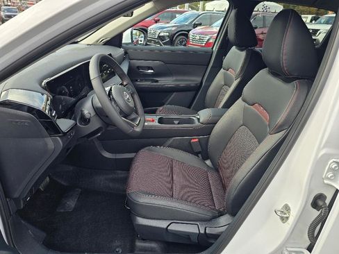 New 2025 Nissan Kicks SR image 11