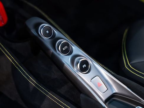 Used 2021 Ferrari F8 Tributo RWD image 37