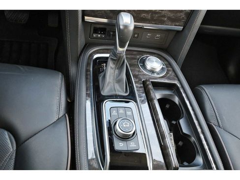 Used 2024 Nissan Armada Platinum w/ Captain's Chairs Package image 27