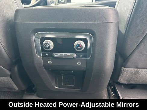 Used 2023 GMC Yukon Denali RWD image 31