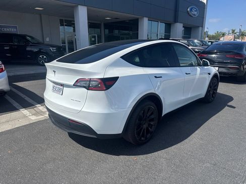 Used 2023 Tesla Model Y Long Range AWD/4WD image 3