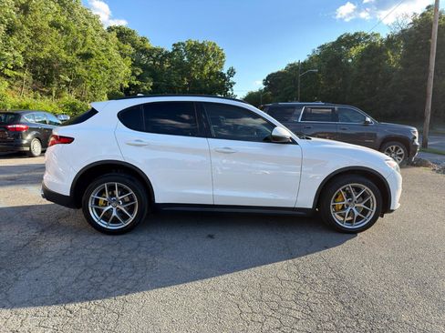 Used 2018 Alfa Romeo Stelvio Sport w/ Quick Order Package 22J Sport AWD/4WD image 4