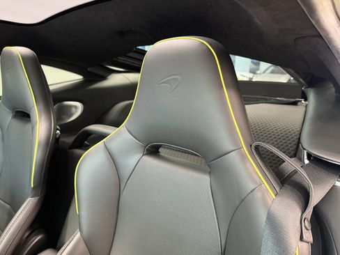Used 2023 McLaren GT RWD image 15