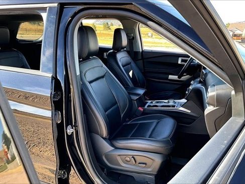 Used 2023 Ford Explorer XLT w/ Equipment Group 202A AWD/4WD image 30