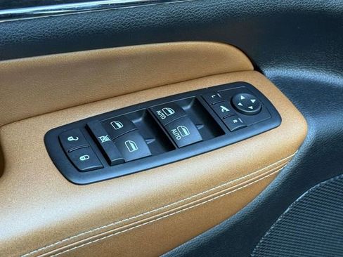 Used 2013 Jeep Grand Cherokee Overland Summit AWD/4WD image 9