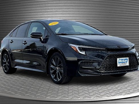 Used 2025 Toyota Corolla SE image 1