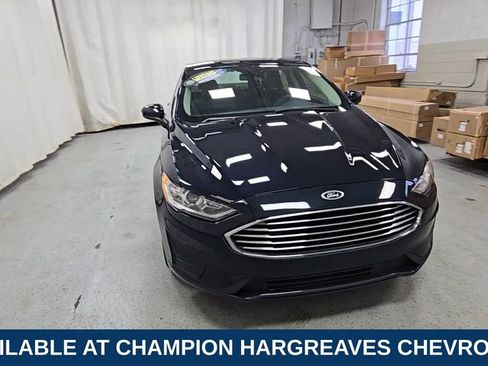 Used 2020 Ford Fusion SE image 3