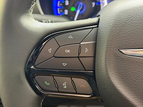 Used 2024 Chrysler Pacifica Limited w/ S Appearance Package image 19