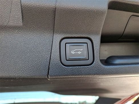 Used 2021 GMC Acadia SLE w/ Driver Convenience Package image 30