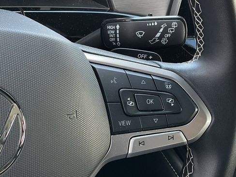 Used 2025 Volkswagen Atlas Cross Sport SE image 24