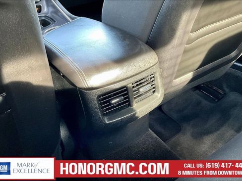 Used 2018 Dodge Challenger SXT w/ Blacktop Package image 10