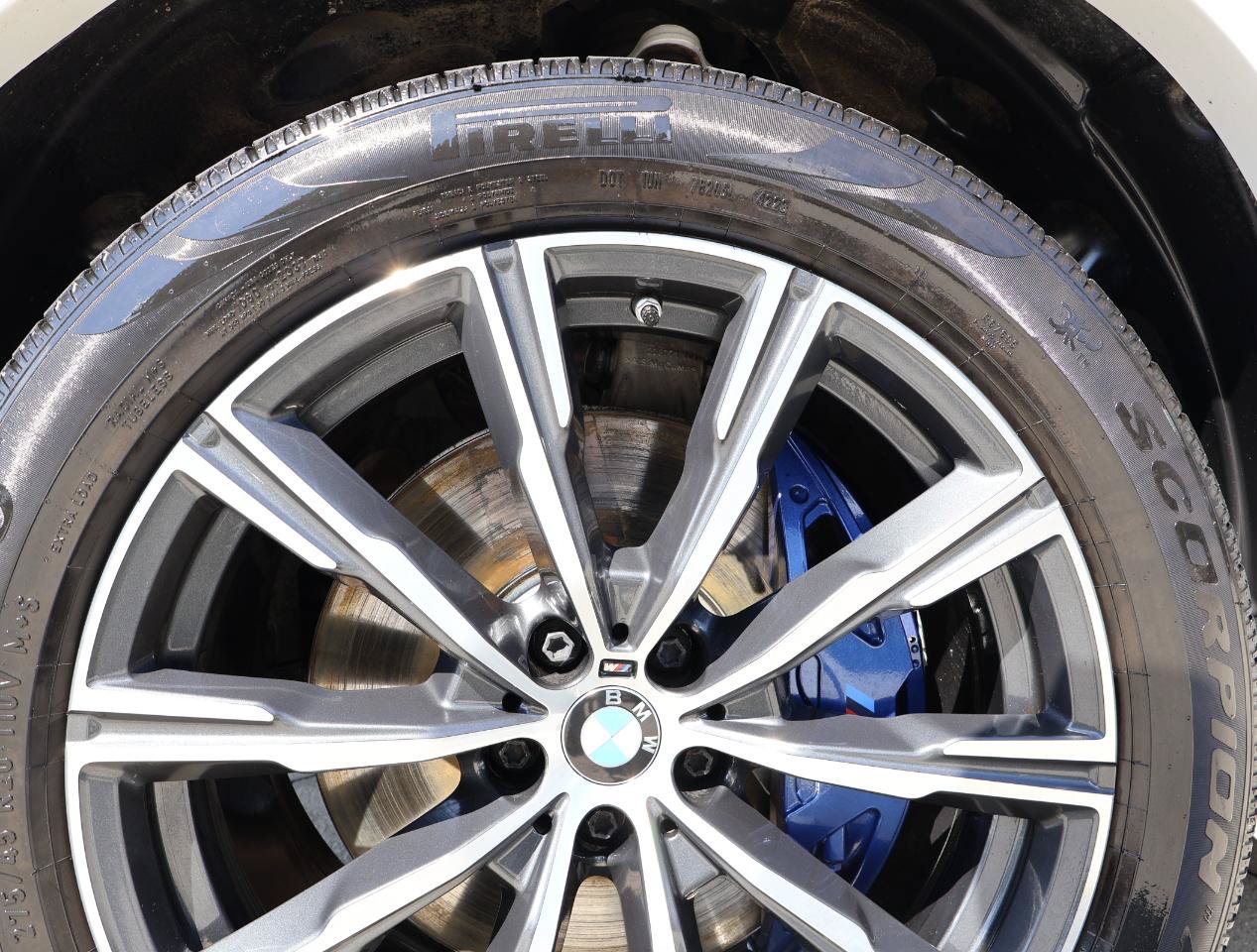 Used 2022 BMW X5 xDrive40i w/ M Sport Package AWD/4WD image 29