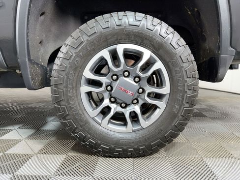 Used 2023 Chevrolet Silverado 2500 High Country w/ Z71 Off-Road Package image 9