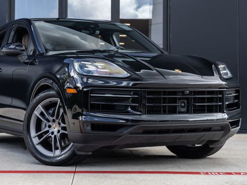 Certified 2024 Porsche Cayenne Coupe AWD/4WD image 9
