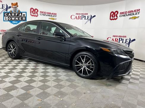 Used 2023 Toyota Camry SE FWD image 1