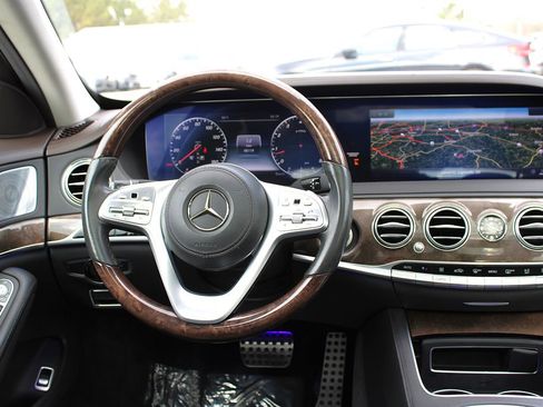 Used 2018 Mercedes-Benz S 560 Sedan image 13
