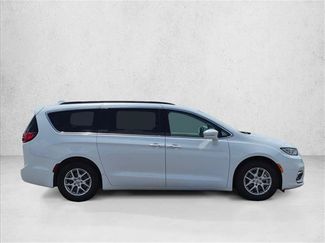 Used 2022 Chrysler Pacifica Touring-L FWD video 4
