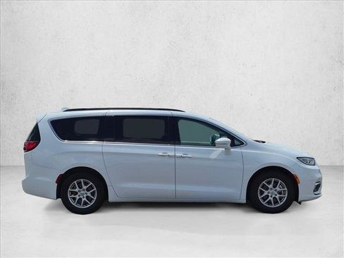 Used 2022 Chrysler Pacifica Touring-L FWD image 4