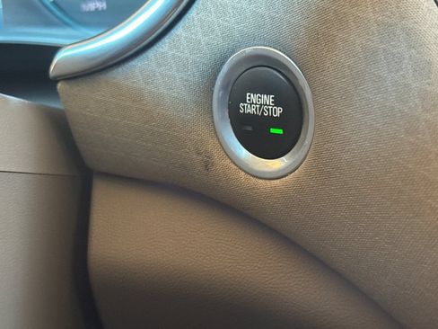 Used 2017 Chevrolet Malibu LT FWD image 21