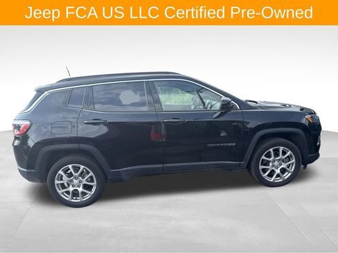 Used 2023 Jeep Compass Latitude AWD/4WD image 2