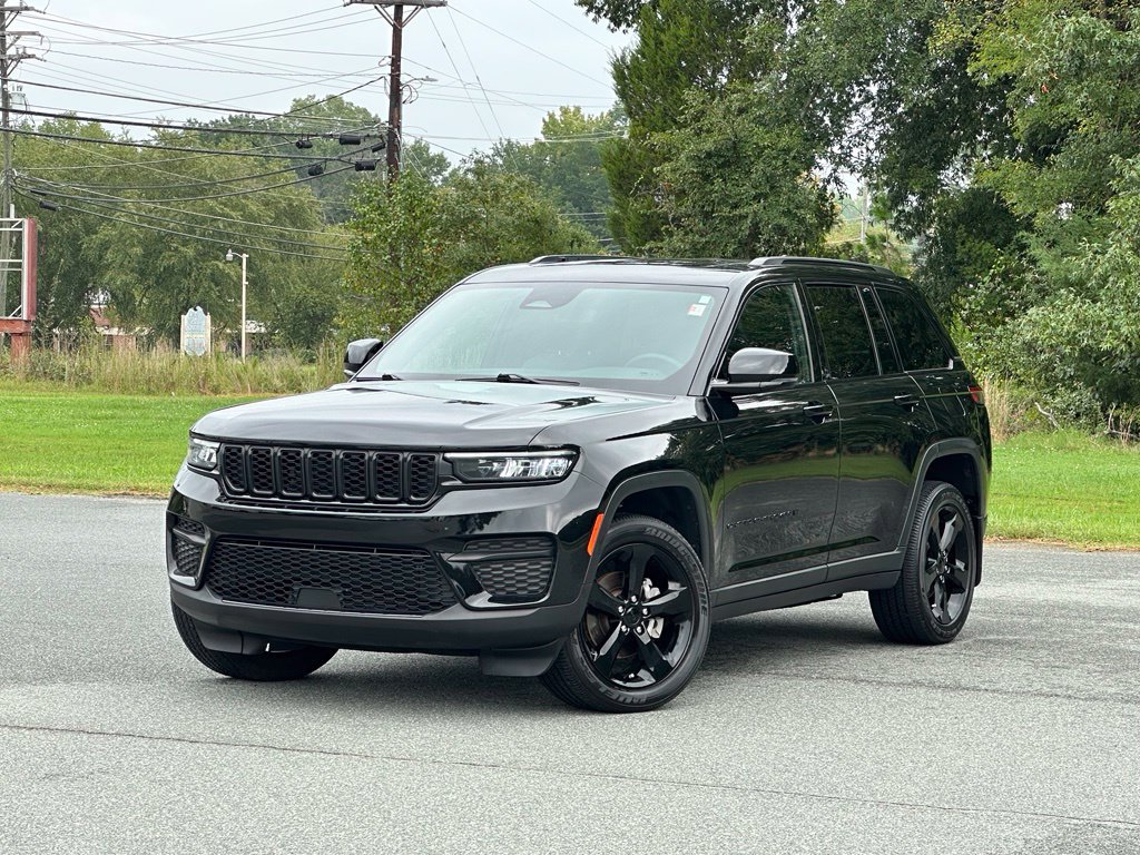 Used 2023 Jeep Grand Cherokee Altitude AWD/4WD image 47